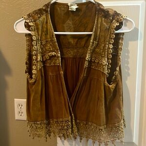 Beautiful Gimmicks vest, size L, maybe worn once!  Like brand new